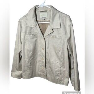 Faconnable beige jacket made of 97% cotton and 3% lycra spandex. Size L